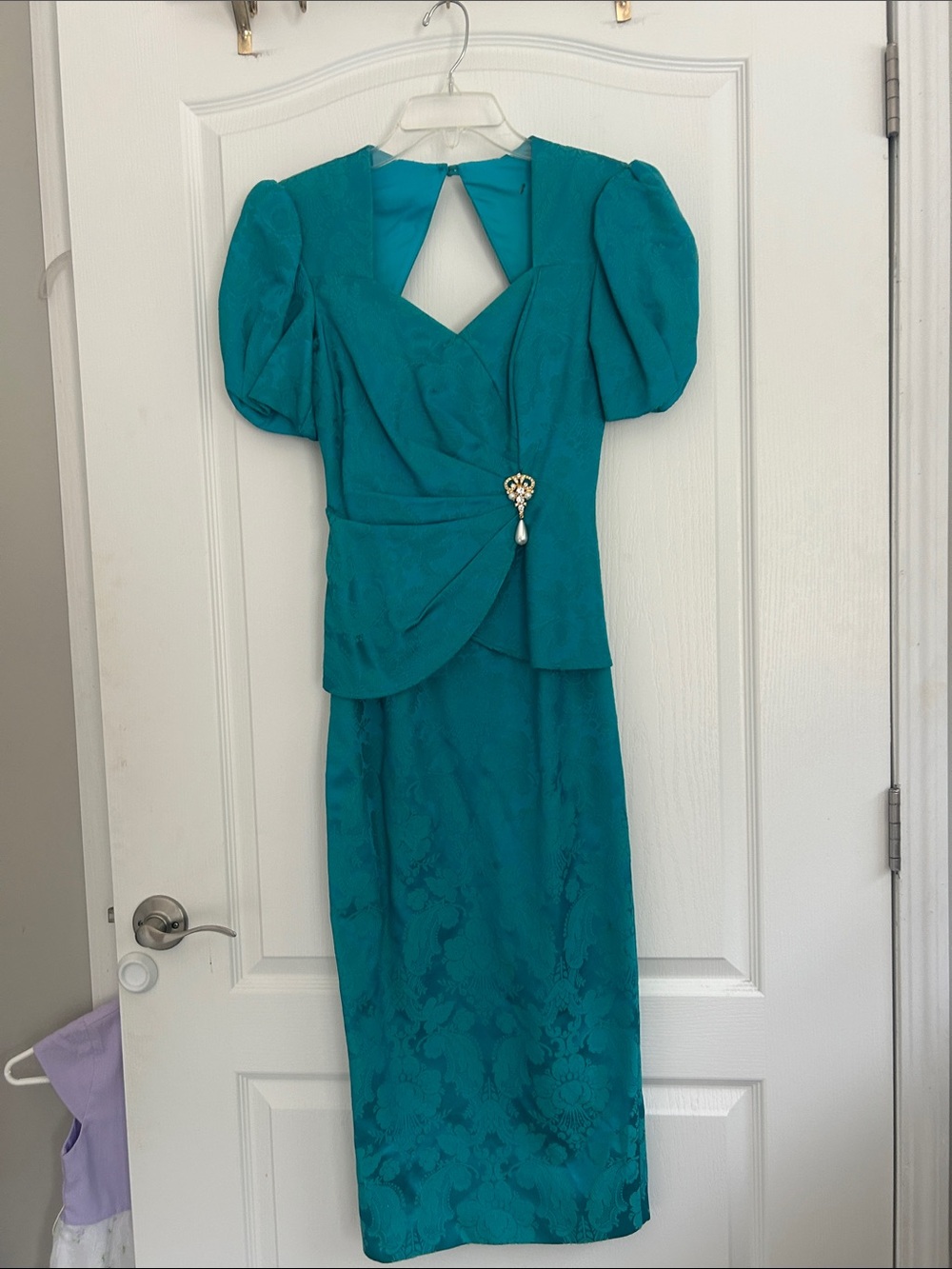 Vintage 1980’s Scott McClintock Teal Puff-Sleeve formal dress jeweled  4 read